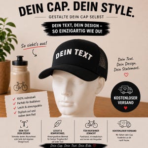 Könnte beinhalten: Schwarze Trucker-Cap mit dem Text "DEIN TEXT" in Weiß. Das Bild enthält den Text "DEIN CAP. DEIN STYLE." und "DEIN TEXT, DEIN DESIGN - SO EINZIGARTIG WIE DU!" Die Mütze wird auf einem Schaufensterkopf präsentiert.