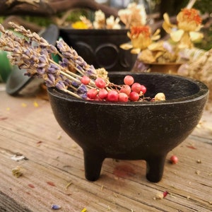Small Cast Iron Cauldron for Ritual, Incenses & Resins, Wicca, Beginner Witches