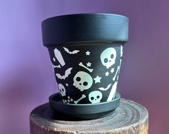 Skull Planter, Glow in the Dark Planter, Goth Home Decor, Spooky Planter, Halloween Decor, Whimsigoth Gift, Skeleton Planter Pot, Aloe pot