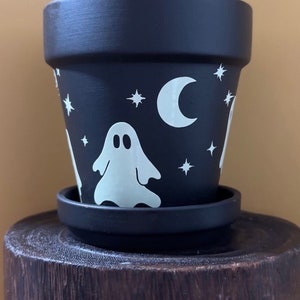 Ghost Planter, Glow in the Dark Planter, Haunted Garden, Halloween Planter, Cute Ghost Decor, Spooky Planter, Halloween Decor, Spooky Gifts