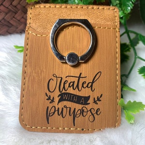 Creado con un propósito: billetera para teléfono celular con anillo, funda para teléfono con las Escrituras, funda para teléfono cristiano, anillo para billetera para teléfono, billetera grabada,