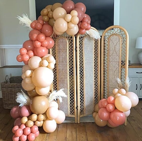 Balloon Garland DIY - Calli & Oak