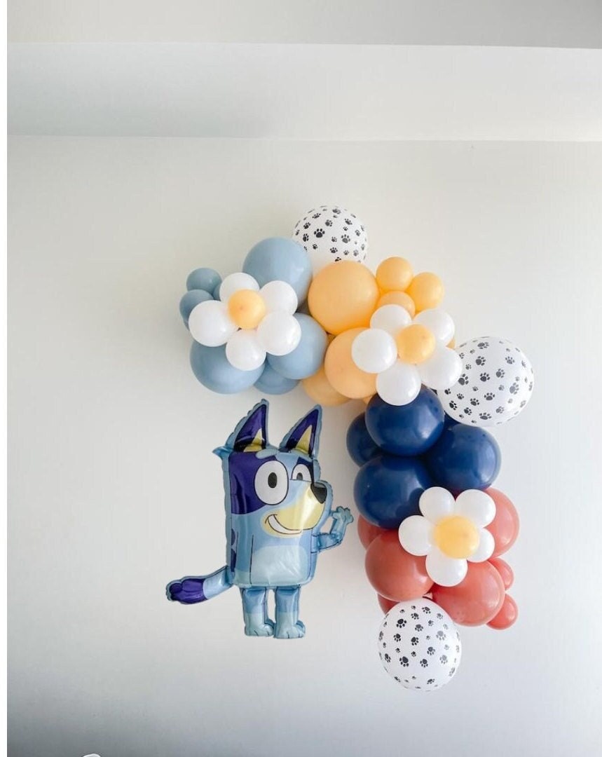 BLUEY & BINGO birthday party theme!!!! #bluey#bingo#party#decor#part# birthday#blueycake#blueyparty#happy#birthday#garland#birthdayballoons…