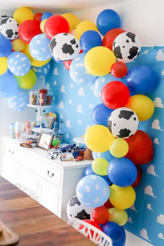 Décorations Anniversaire Toy Story Deco Anniversaire Toy Story Anniversaire  Décorations Toy Story Ballons Toy Story Anniversaire Ballon Toy Story  Décorations de Gâteau Toy Story Banderole Anniversaire : : Cuisine  et Maison