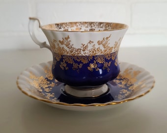 Royal Albert Regal Serie Kobaltblaue Teetasse und Untertasse ~ Made In England ~ Bone China Porzellan Tasse und Untertasse