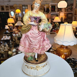 Grande statuetta in ceramica CAPODIMONTE / Realizzata e dipinta a mano / Made in Italy / Decorazione per la casa da collezione della metà del secolo / Altezza 16"