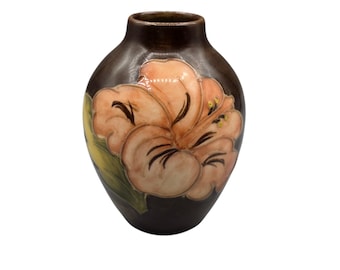 Jarrón miniatura vintage de hibisco de Moorcroft - Esmalte marrón, años 50/60, pequeño jarrón de cerámica artística color coral melocotón, fabricado en Inglaterra, artículo de colección.