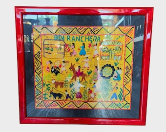 Arte têxtil vintage peruana Arpillera emoldurada 20x18 "Vida Ranchera" Aplique bordado à mão Arte folclórica da vida no campo Decoração de parede dos anos 1980