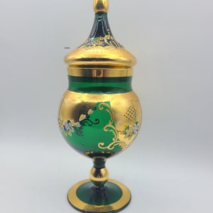ヴィンテージ チェコ ボヘミアン 蓋付きキャンディ皿 | エナメル加工の花のモチーフのゴールドトリム | ミッドセンチュリー コレクター向けガラス | ホームデコレーション