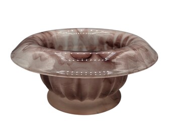 Vintage art-deco amethist wolkglazen bloemenschaal, Davidson-patroon 1910BD, rokerig paars gemarmerd geperst glazen tafelstuk, gemaakt in Engeland