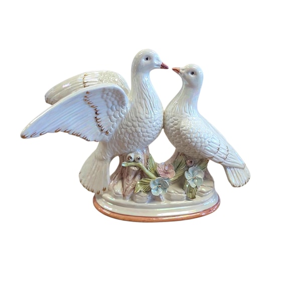Vintage CAPODIMONTE Iridescent Porcelain Doves Figurine | Made In Italy | Handcrafted & Handpainted Sculptural Birds Figurine | Collectible