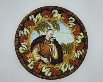 Arte folclórica ucraniana vintage | Prato de parede de cerâmica decorado à mão com pedras de âmbar natural representando o herói nacional cossaco Mamay | Item de colecionador