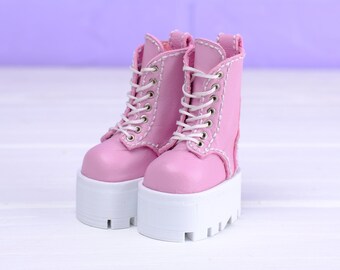 Stylish Doll Shoes: Pink Boots with White Soles for Paola Reina - Miniature Fashion Accessory