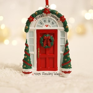 Rote Haustür personalisierte Weihnachtsverzierung, neues Haus Ornament, neue Wohnung Ornament, unser erstes Zuhause, Andenken.