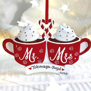 Adorno navideño personalizado de chocolate caliente para el señor y la señora, adorno para el primer matrimonio en Navidad, adorno para pareja de recién casados, adorno para boda.