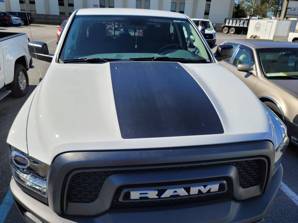 Dodge Ram Hood Blackout Aufkleber 1500 SRT HEMI Grafik Matt Schwarz  2009-2018 benutzerdefinierte Vinyl-LKW-Zubehör Wähle deine Farbe 7-10 Jahre  - .de