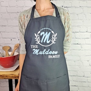 Customizable embroidered apron Personalize name kitchen apron with pockets