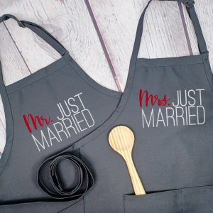 Matching Marriage couples Aprons with Pockets: A Stylish Addition to Your Post-Wedding Adventures!