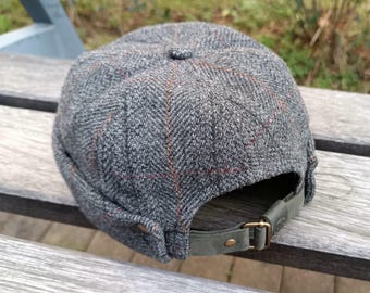 Dockerhatt i ull: Unisexkeps i vintagestil med gröna läderdetaljer