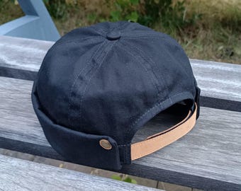 Brättlös dockerhatt i svart bomullstwill | Minimalistisk design