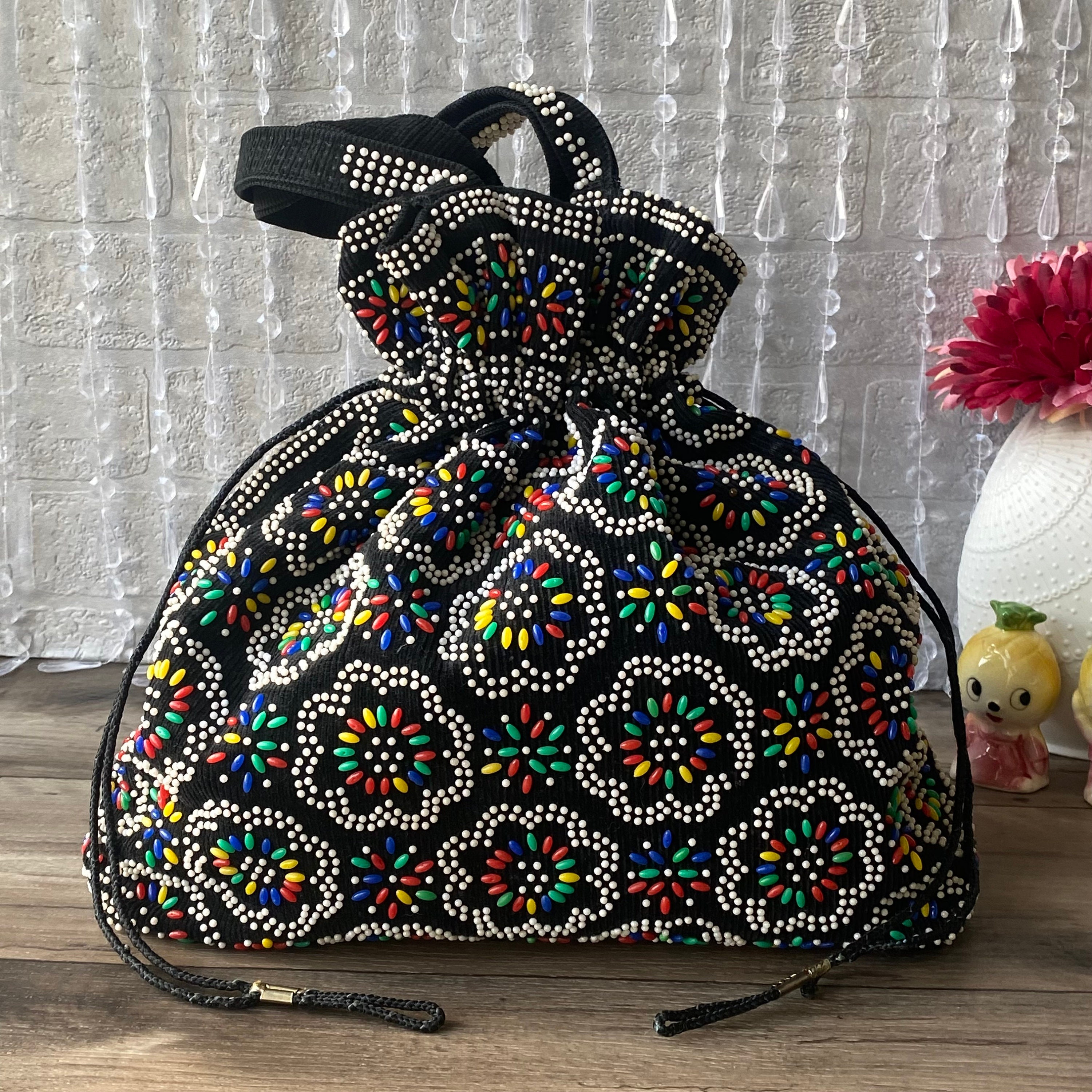 BEAUTIFUL Vintage Hand Beaded Purse, Hong Kong Made Evening Bag, Ornate  Silver Metal and Lovely Beads, Collectible Mid Century Beaded Bags