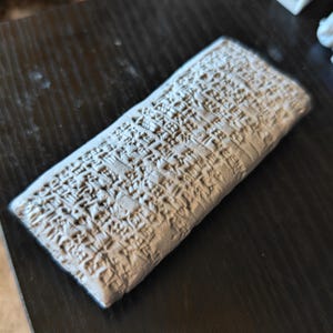 Réplique de tablette électronique vers Ea-Nāṣir