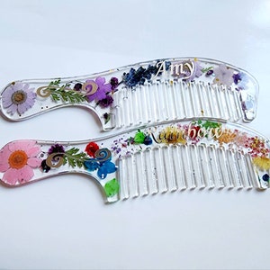 Wide Tooth Comb with Real Flowers in your choice of Colors - Epoxy Resin Combs