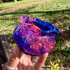 Bol en résine scintillante inspiré de la galaxie avec bord à volants - Porte-bijoux décoratif fait main pour ranger les bijoux, cadeau unique - Bonbonnière