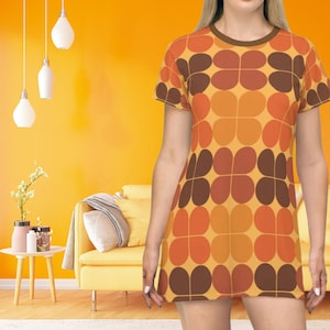 Retro Mini T-Shirt Dress: Funky Orange 60s Mod Print