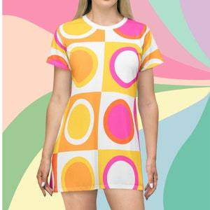 Retro 60s Geometric Mini T-Shirt Dress: Pink & Yellow Circles