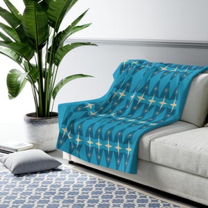 Aqua Sherpa Fleece Blanket: Retro 50s Mod Design