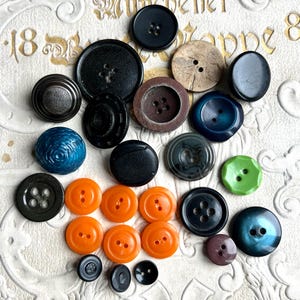 Vintage Buttons. Set 25