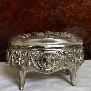 Vintage jewelry box.