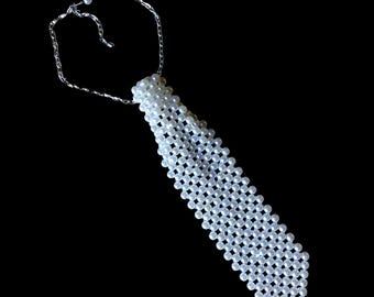 Vintage 1970s Beaded Pearl Neck Tie Necklace – Faux Gentlemans Tie