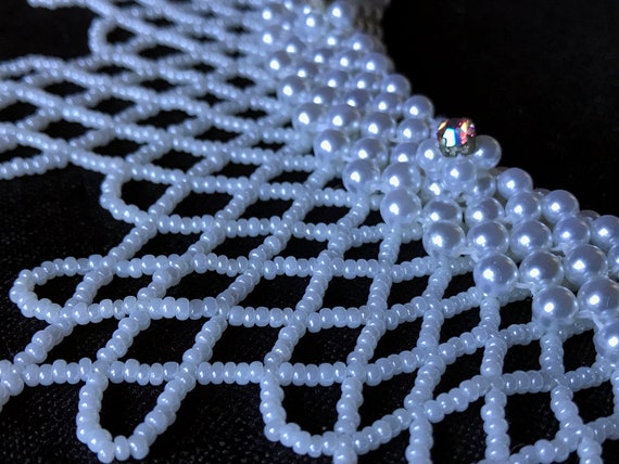 Vintage Beaded Collar Necklace – 1970s White Glas… - image 2