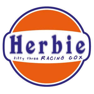 Puede incluir: Un logotipo circular azul y naranja con el texto "Herbie fifty three RACING COX" en blanco.