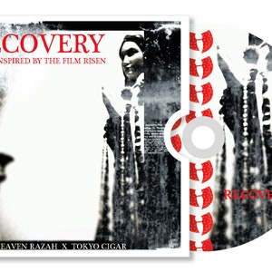 Puede incluir: Una portada de CD en blanco y negro con una mujer con un vestido negro y un rosario. El texto "RECOVERY" está en rojo y el texto "MUSIC INSPIRED BY THE FILM RISEN" está en negro. El texto "HEAVEN RAZAH X TOKYO CIGAR" está en la parte inferior de la portada.