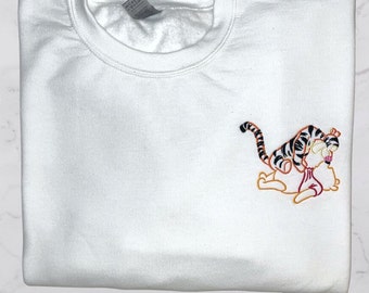Sudadera inspirada en Tigger saltando sobre Winnie the Pooh, sudadera inspirada en Disney, sudadera inspirada en Winnie the Pooh, sudadera de Disneyland