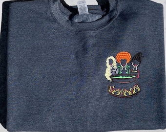 Op heksen geïnspireerd sweatshirt Salem, Halloween-borduursel