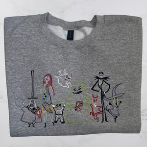 Besticktes Halloween Sweatshirt: Skeleton & Nightmare Charaktere