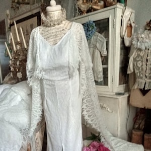 Vintage lace wedding dress dress cream white champagne scarves sleeves France brocante shabby chic wedding 70s 80s size S / M 38