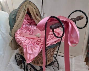 Carro de muñecas antiguo de mimbre de encaje vintage verde de Francia alrededor de 1900-1910 sin manta