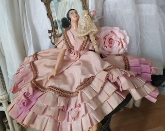 RARE ! Antique Charming Boudoir Brocante Doll Sofa Doll France Circa 1900 Lace Shade Rose Tafeta Pink Dress