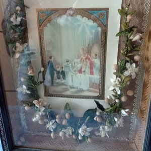 Vintage Immagine Comunione Promemoria Cera Fiori Rami Cornice di legno Dietro vetro Souvenir Immagine Carta Suggerimento Lino