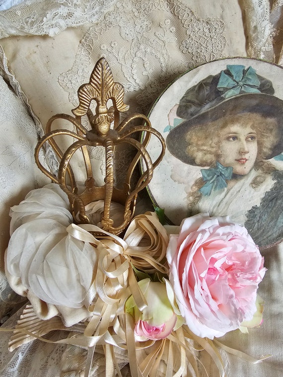 Beautiful Romantic Large Vintage Madonna Crown Br… - image 5