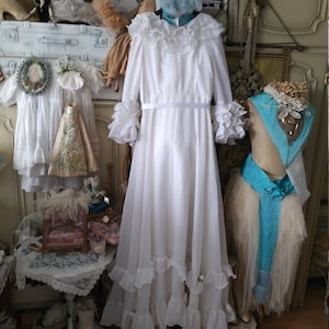 Charming old vintage dress wedding dress cream white champagne roses flounces brocante shabby chic wedding 70s antique wedding