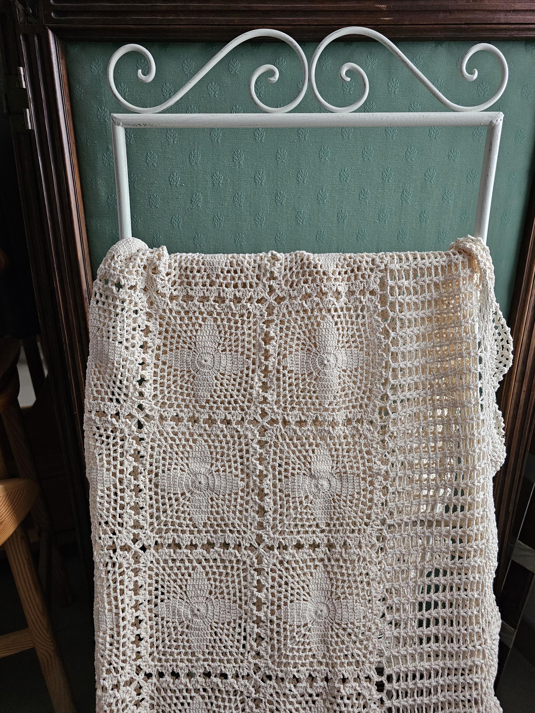 フランス製の大きなヴィンテージテーブルクロス、かぎ針編みのレースの