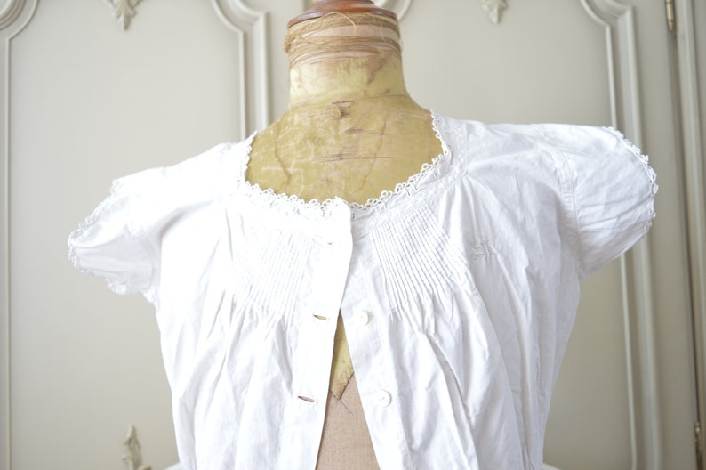 Ladies white camisole blouse with lace and embroidery & Monogram G.M. Paris image 5