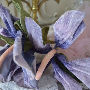 Tão pobre! Fantásticas flores de veludo antigas calla lilás frança roxo brocante antigo conjunto de 3 flores buquê de chapelaria veludo