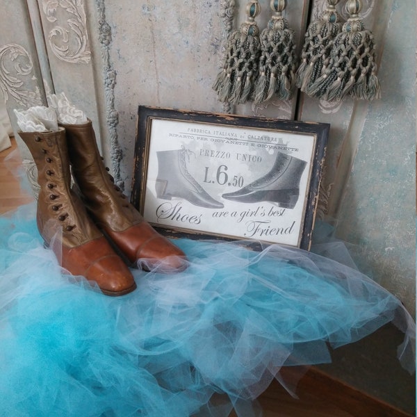 Shabby chic : Dekorativer Bilderrahmen mit nostalgischen Druck Knopfstiefel Schnürstiefel Stiefel Antik Patina viktorianisch